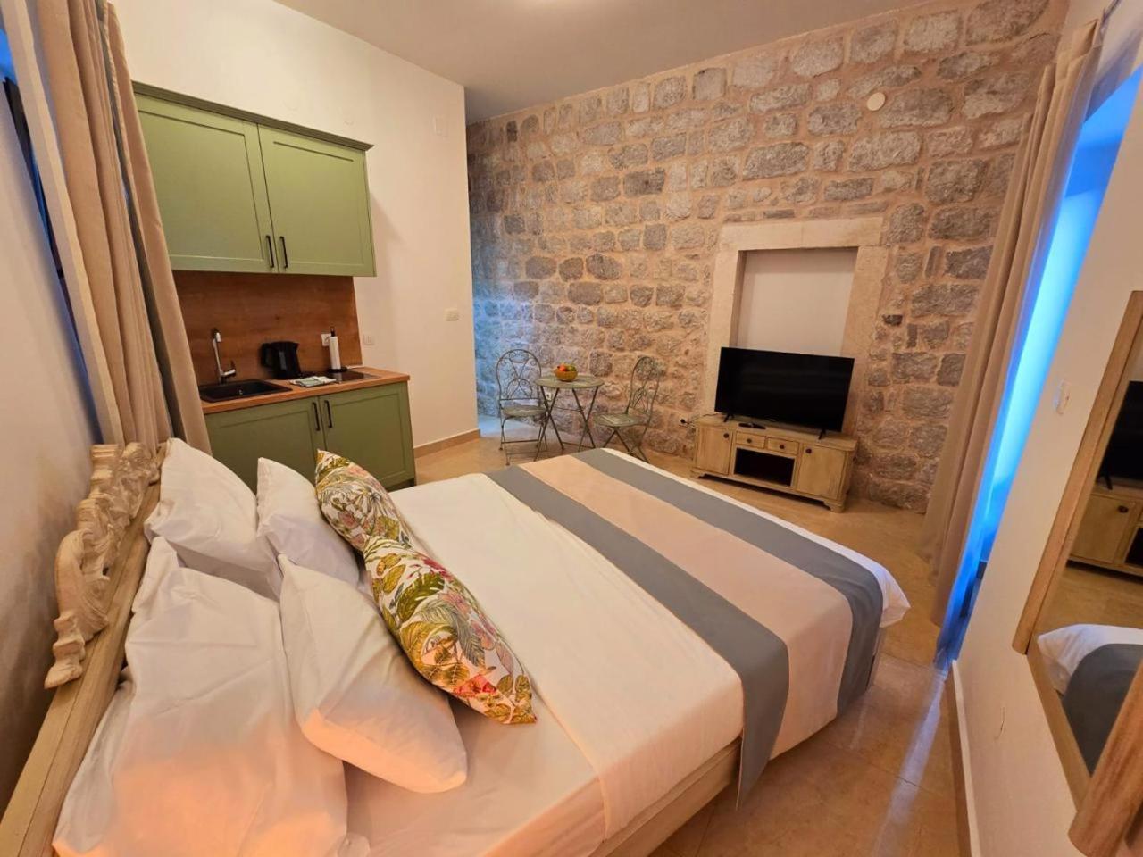 Apartments Kotor Old Town Екстер'єр фото