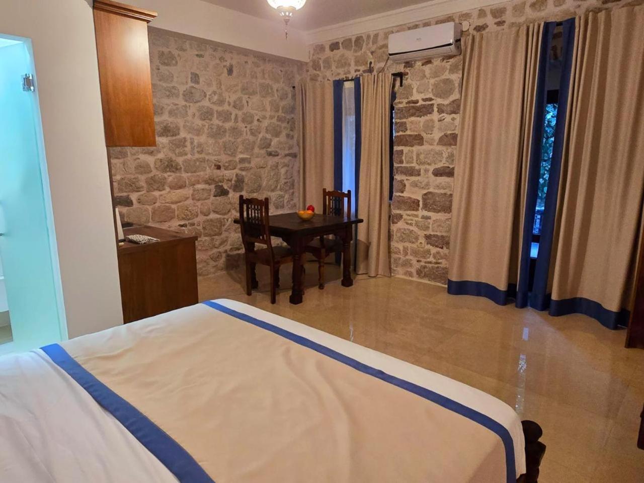 Apartments Kotor Old Town Екстер'єр фото